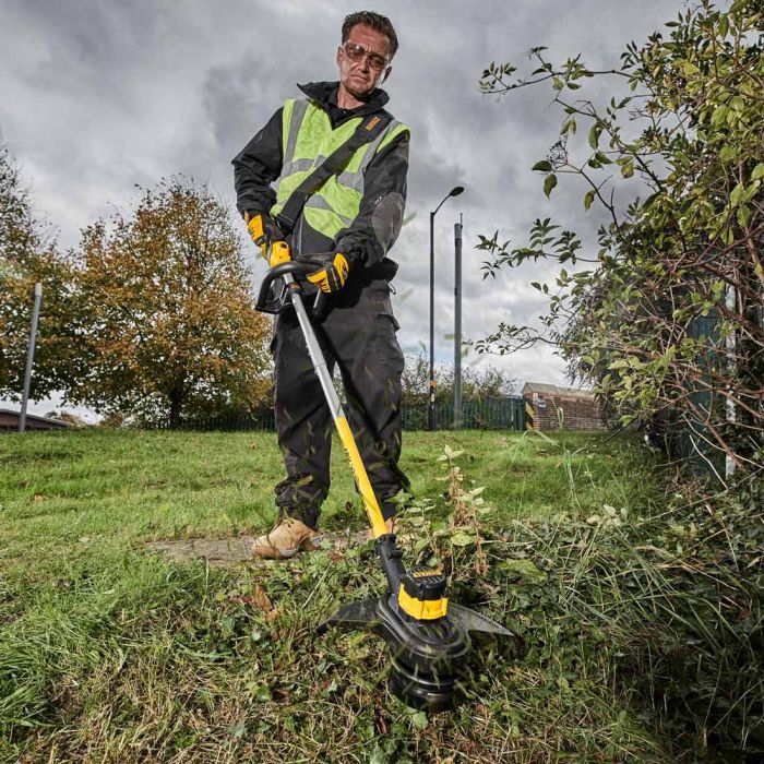 DeWalt DCM561PBS 18V XR Cordless Brushless String Trimmer With Split Shaft Bare Unit - Trigger For Precise Power
